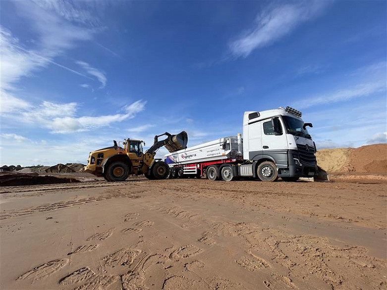 Introducing Our New Artic Tipper: Aggregates R Us' Latest Fleet Addition